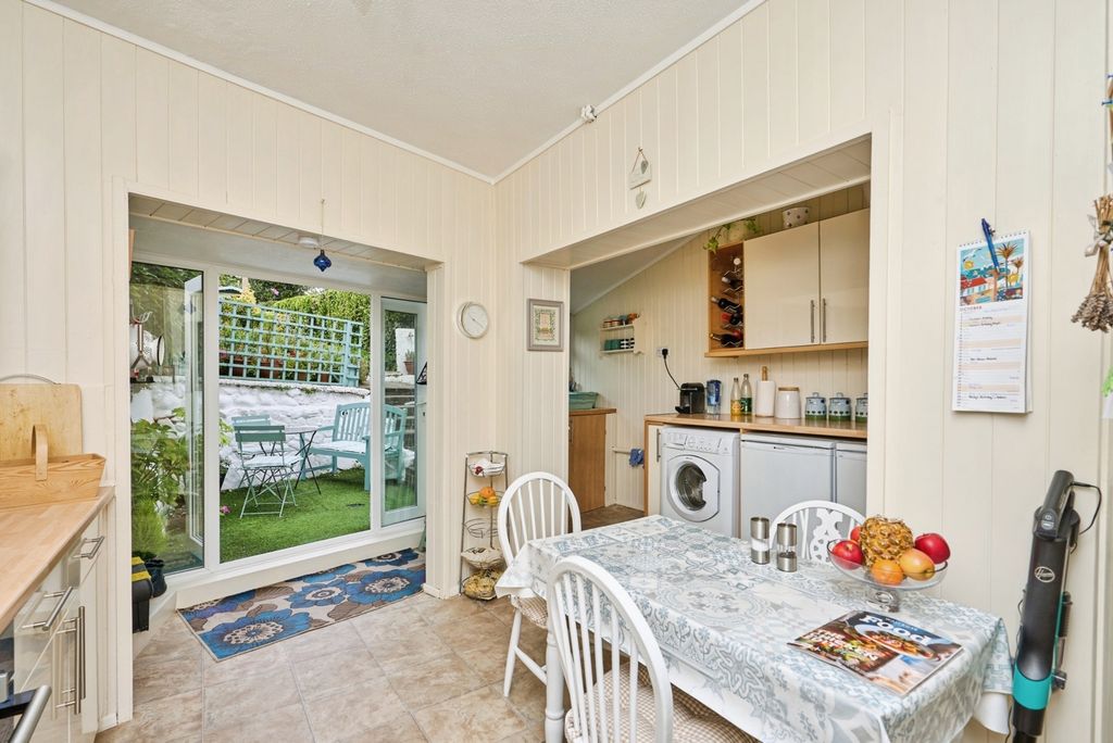 Property photo 3 of 17 Photo