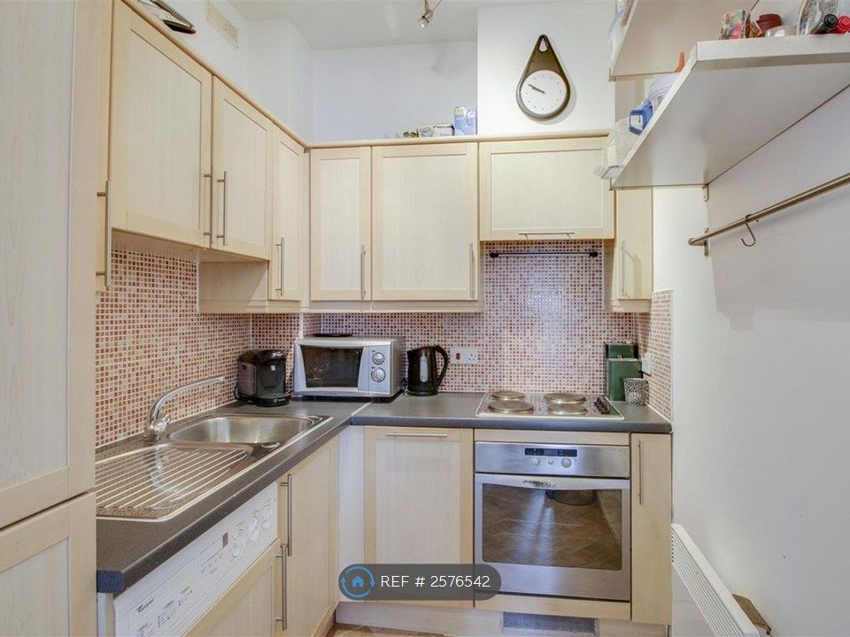 Property photo 3 of 8 Kitchen