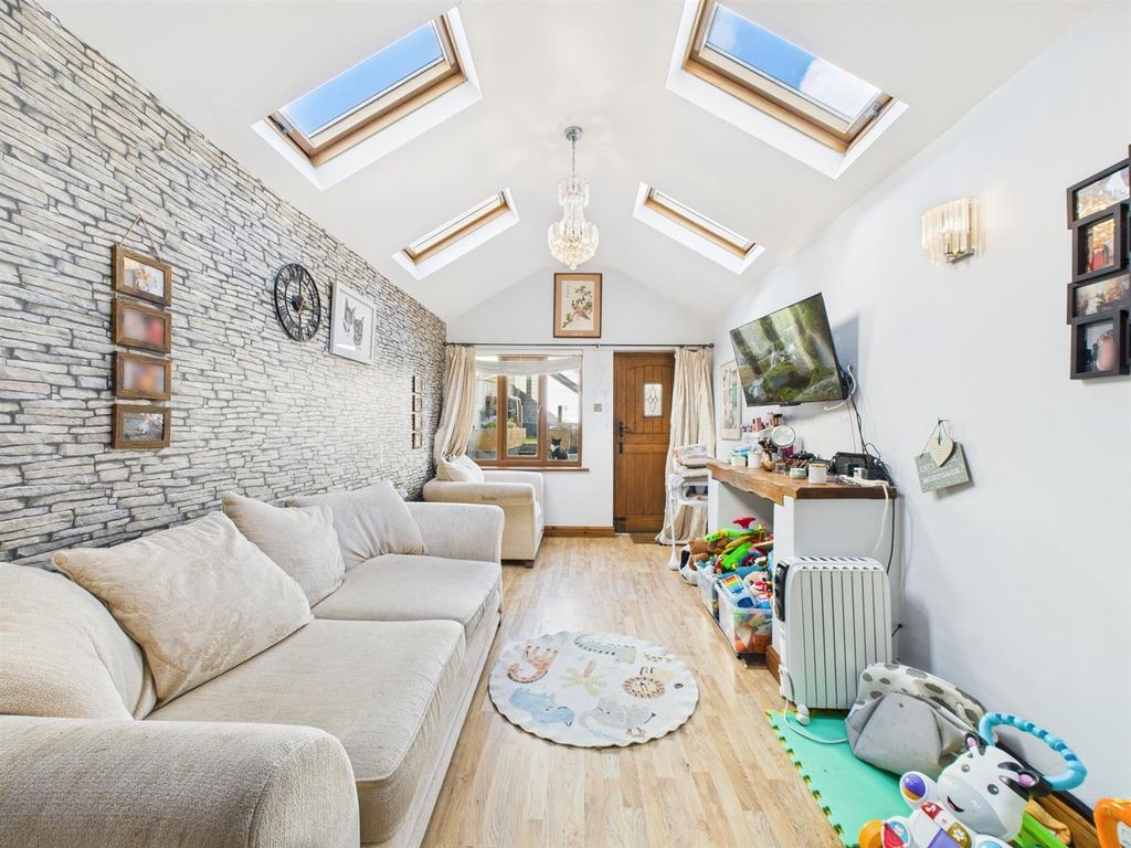 Property photo 1 of 14 Cam05474G0-Pr0036-Still005.Jpg