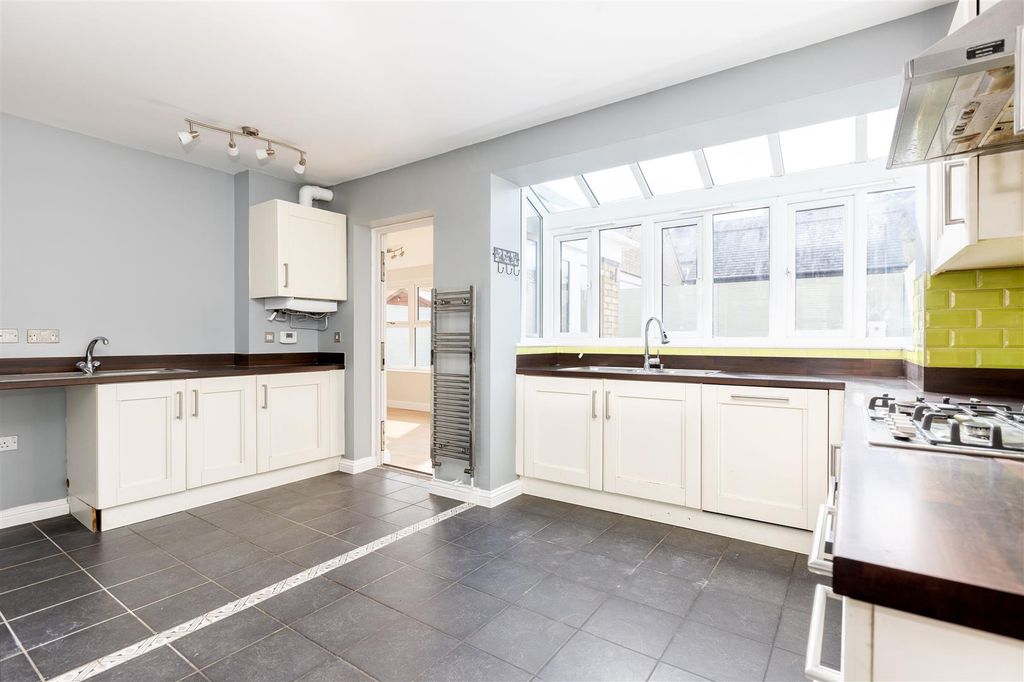 Property photo 2 of 17 Kitchen/Utility