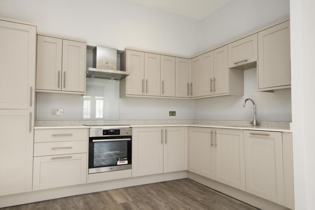 Property photo 1 of 6 Kitchen