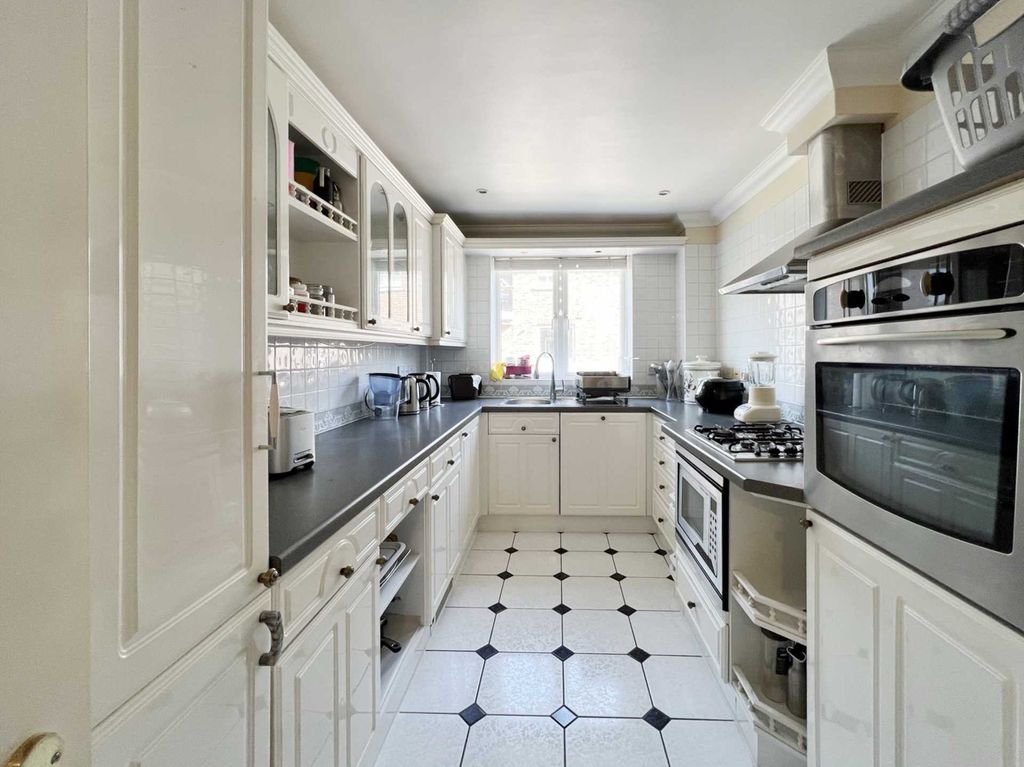 Property photo 3 of 16