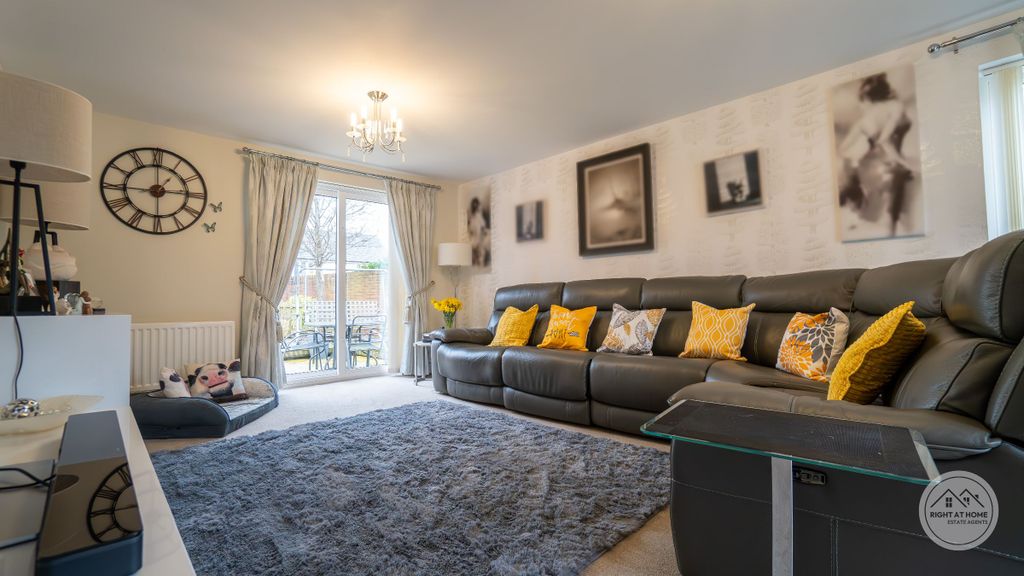 Property photo 2 of 31