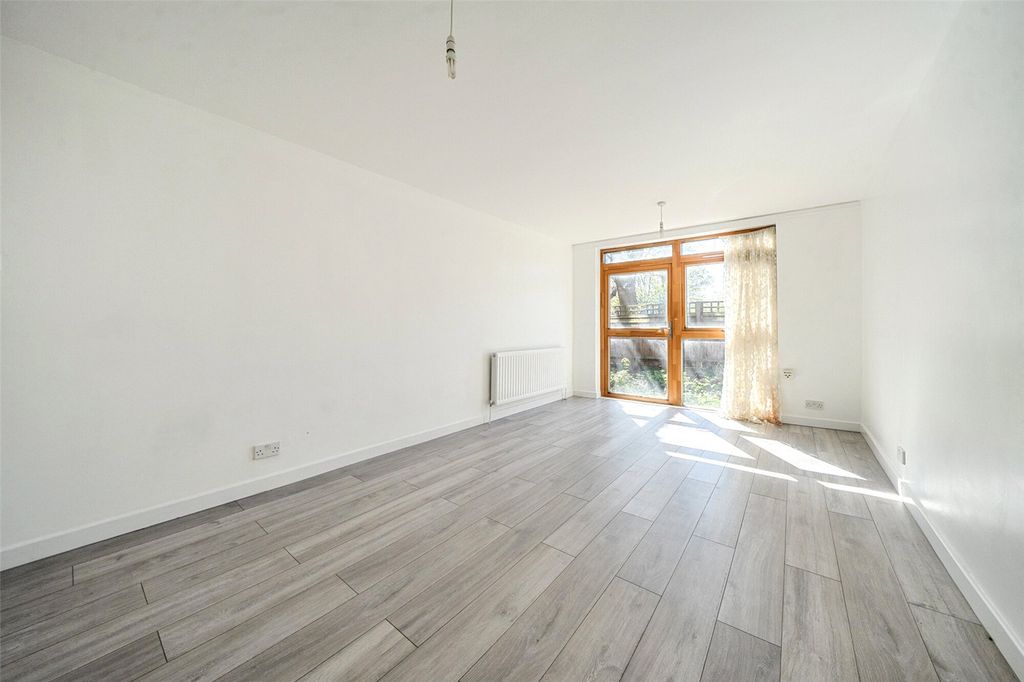 Property photo 2 of 13 Picture No. 12