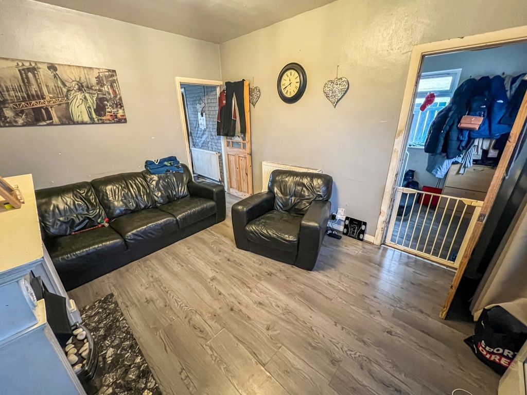 Property photo 3 of 11 Image 2