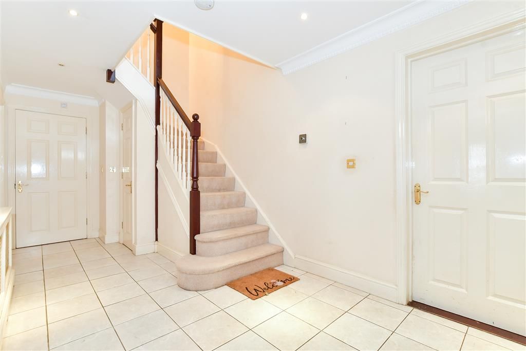 Property photo 3 of 25 Entrance Hall