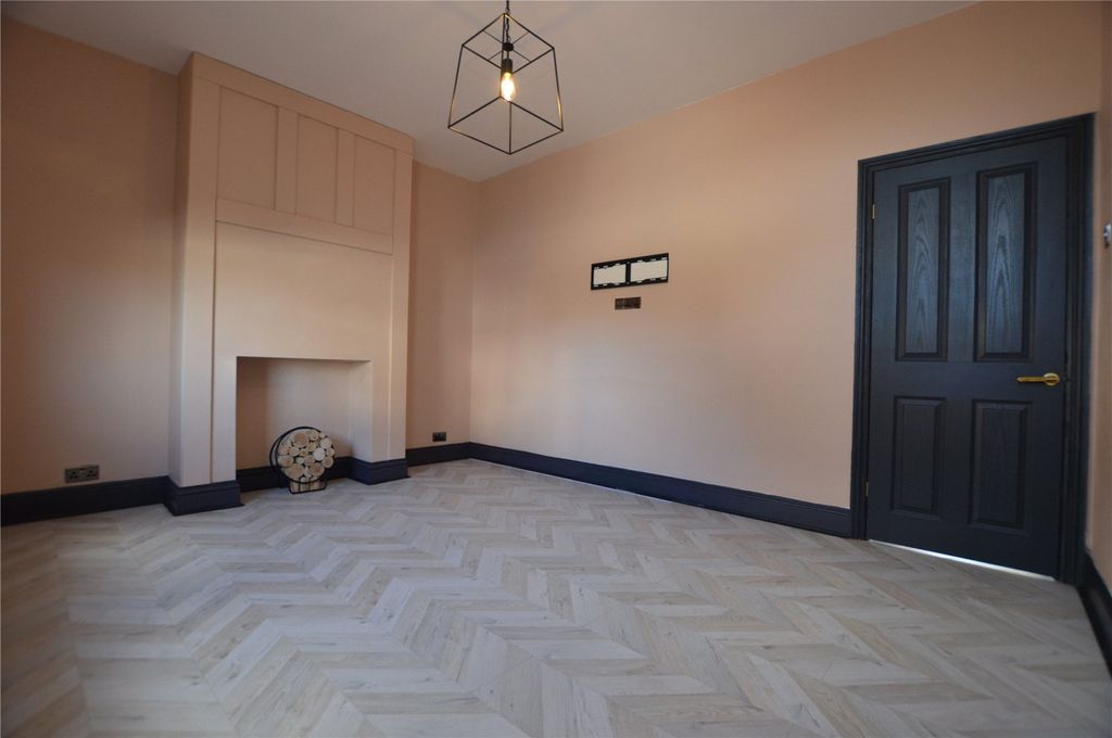 Property photo 2 of 9 Picture No. 13