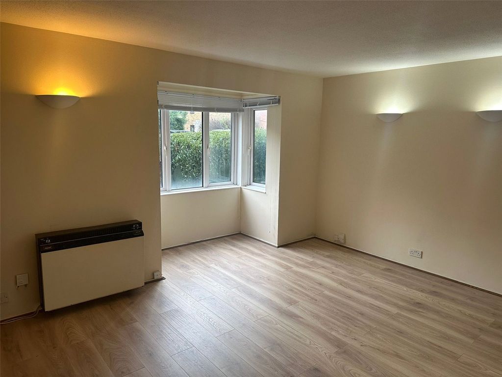 Property photo 2 of 6 Room