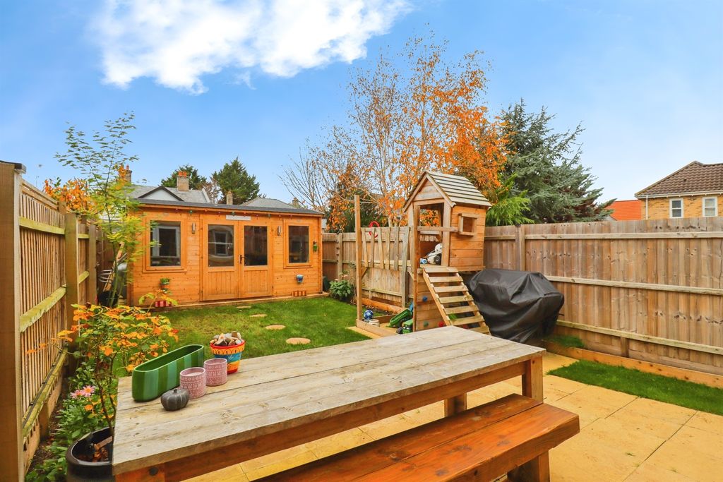 Property photo 2 of 28