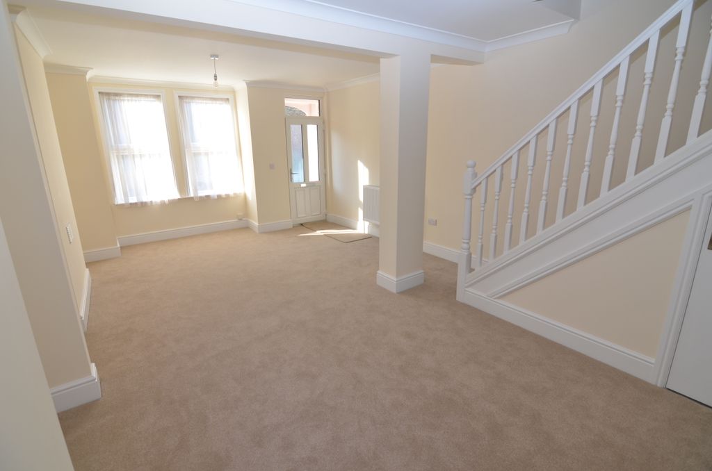 Property photo 2 of 23