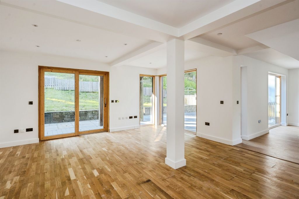 Property photo 2 of 29