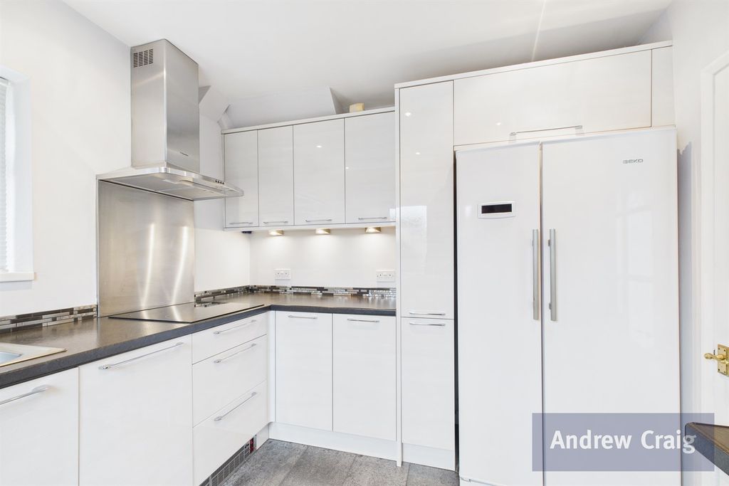 Property photo 3 of 20 Kitchen