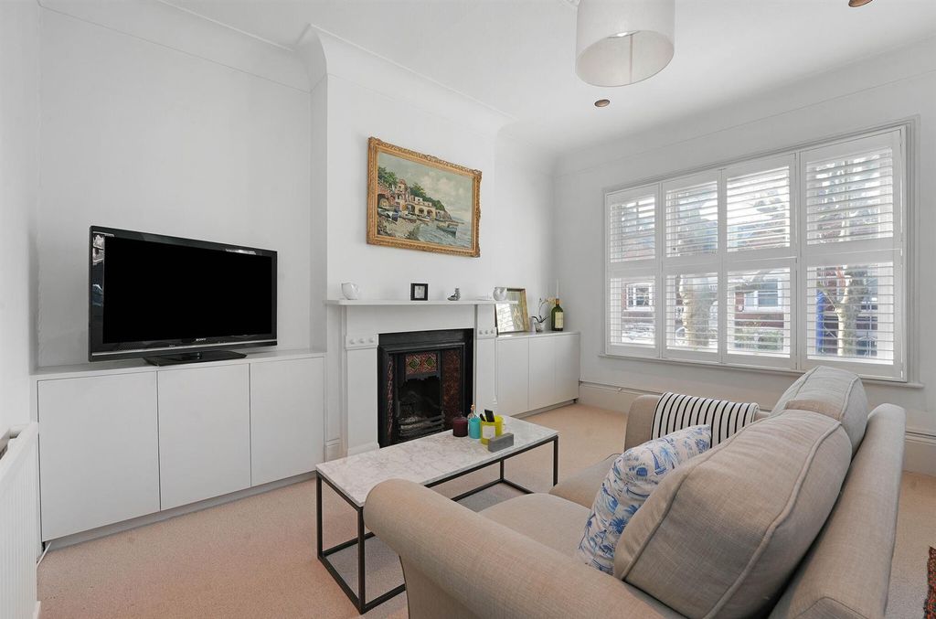 Property photo 1 of 10 86117_Upper-Maisonette-23-Wandsworth-Bridge-Road (