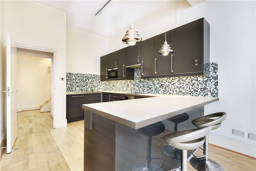 Property photo 2 of 11 Kitchen