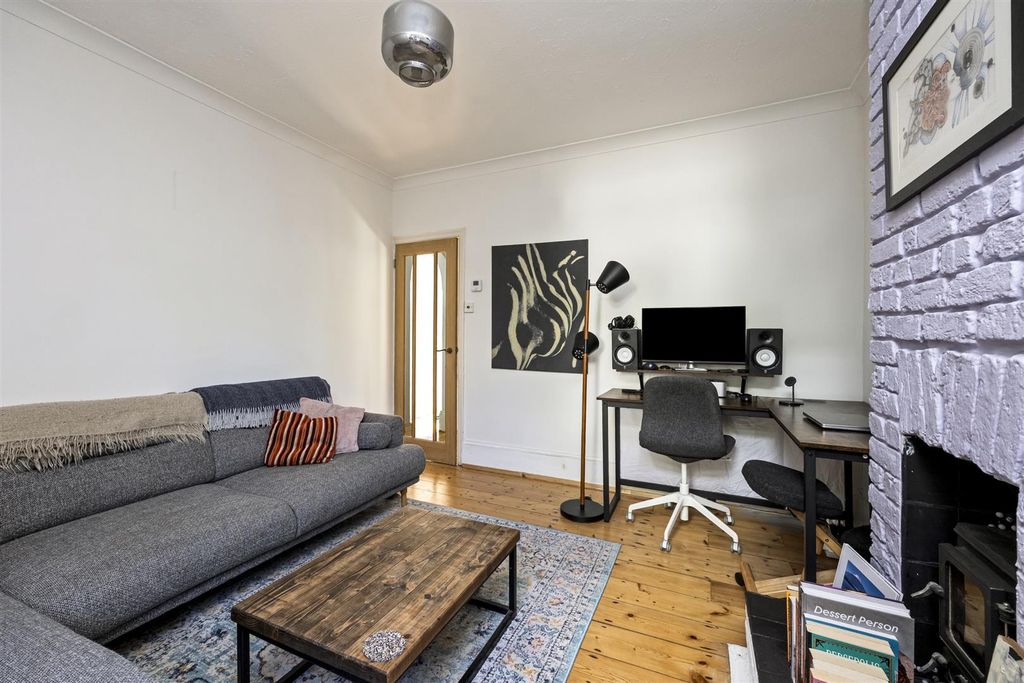 Property photo 3 of 13 Tillstone Street_41-007.Jpg