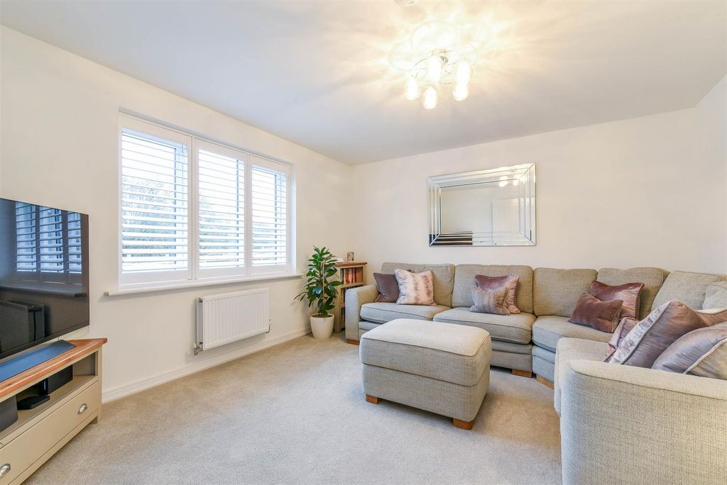 Property photo 2 of 24 Lounge