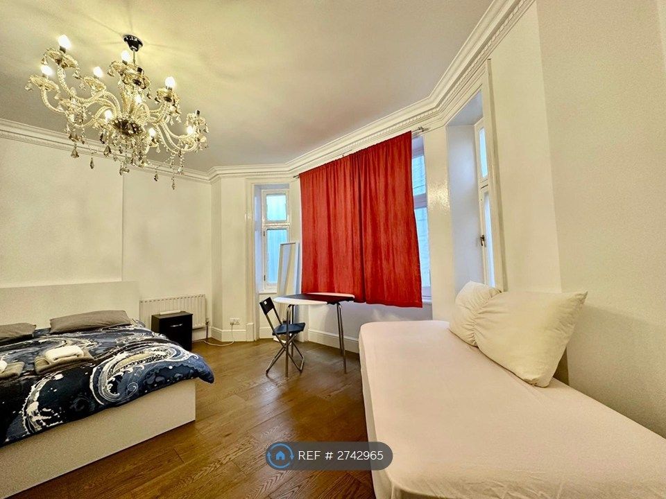 Property photo 2 of 16 Bedroom 1