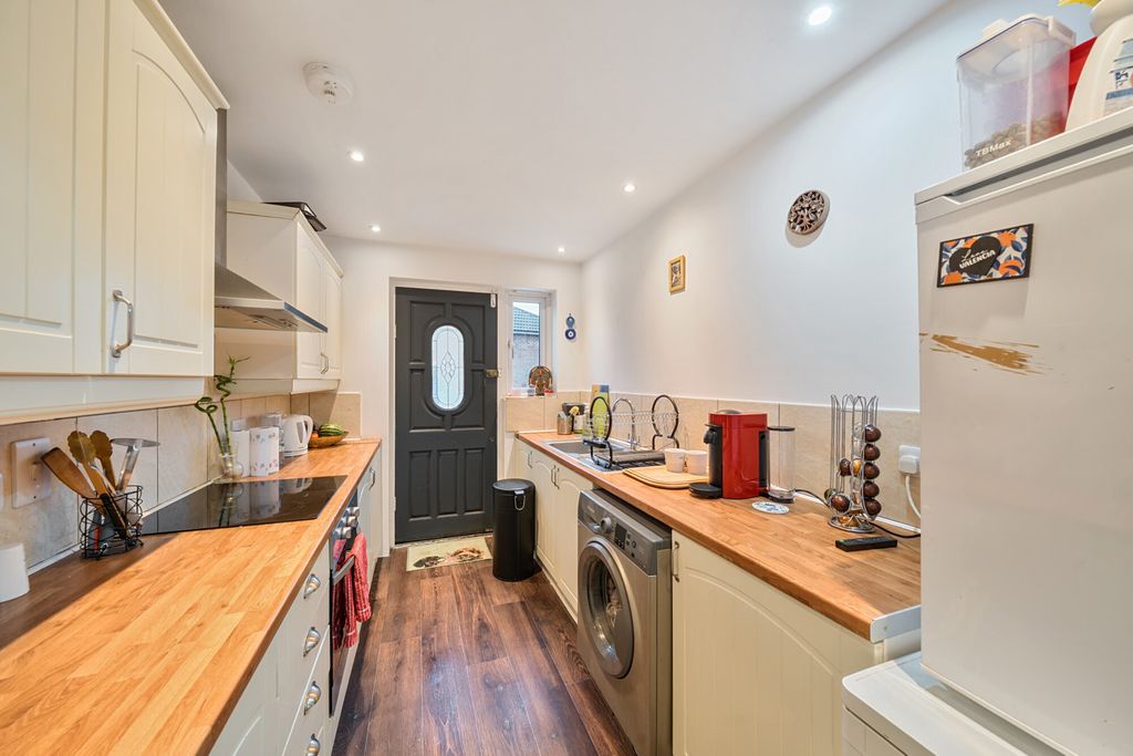 Property photo 3 of 14 1392753-30-694130...