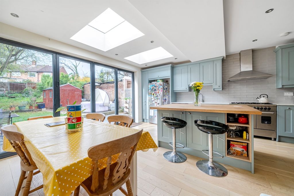 Property photo 2 of 18