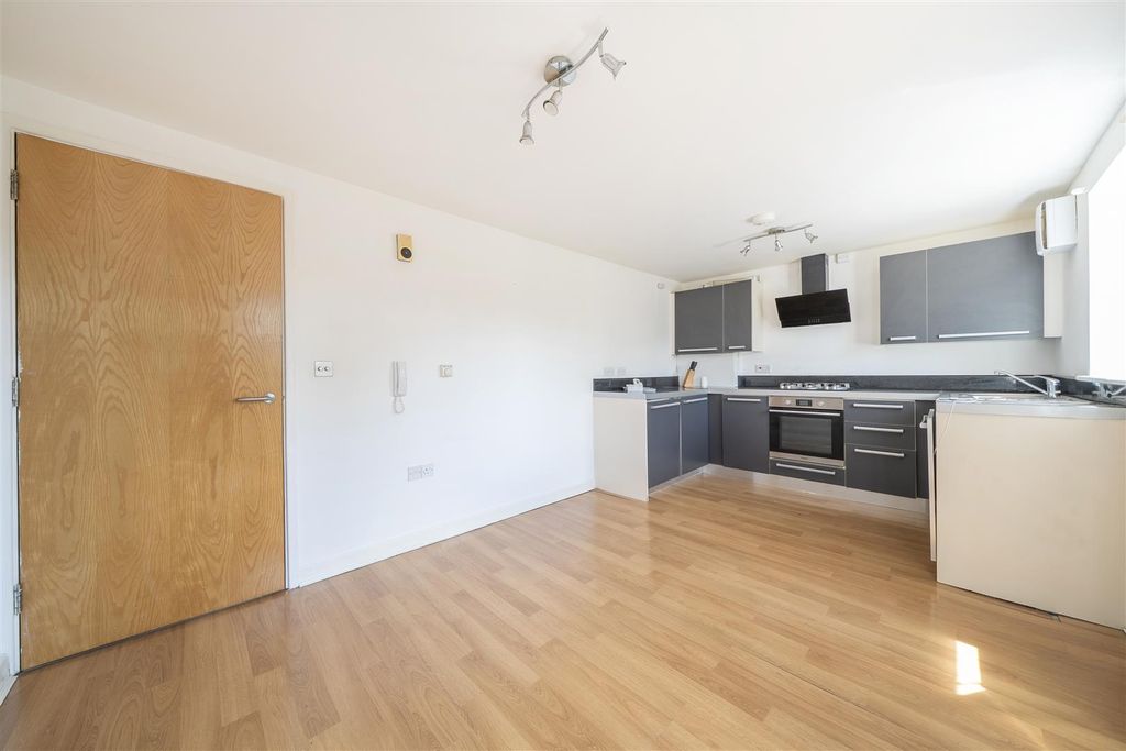 Property photo 3 of 10 1-6A108287d083B-1467596-5-6A0Ffdbcd242c-1.Jpg