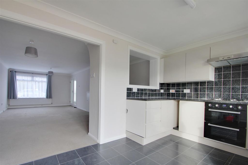 Property photo 3 of 16 Kitchen