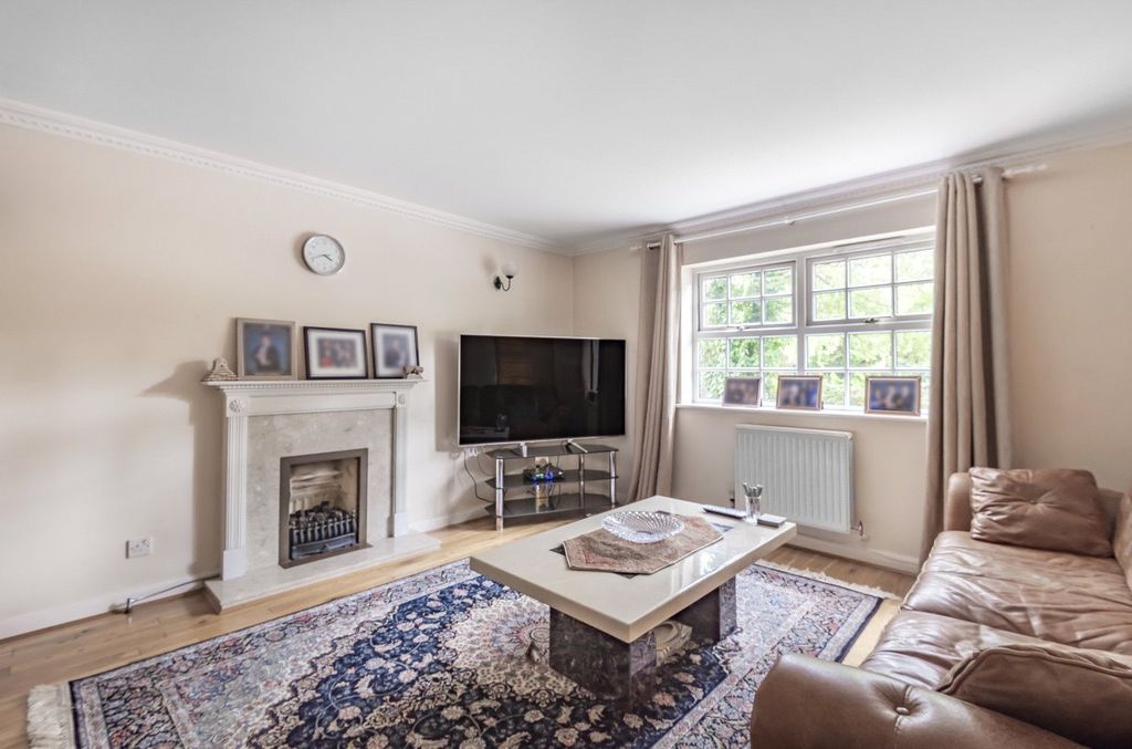 Property photo 3 of 12 Picture 3