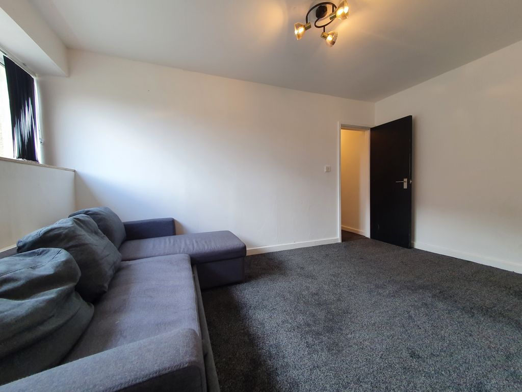 Property photo 3 of 8 Gallery