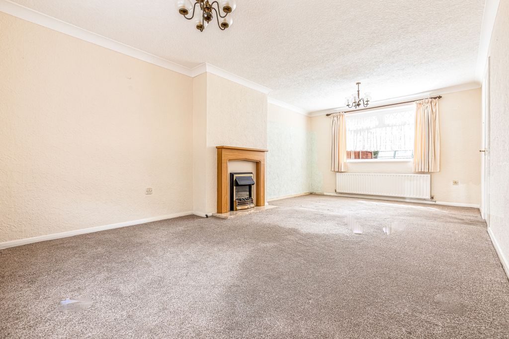 Property photo 3 of 11 Living Room