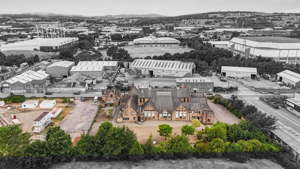 Property photo 2 of 14