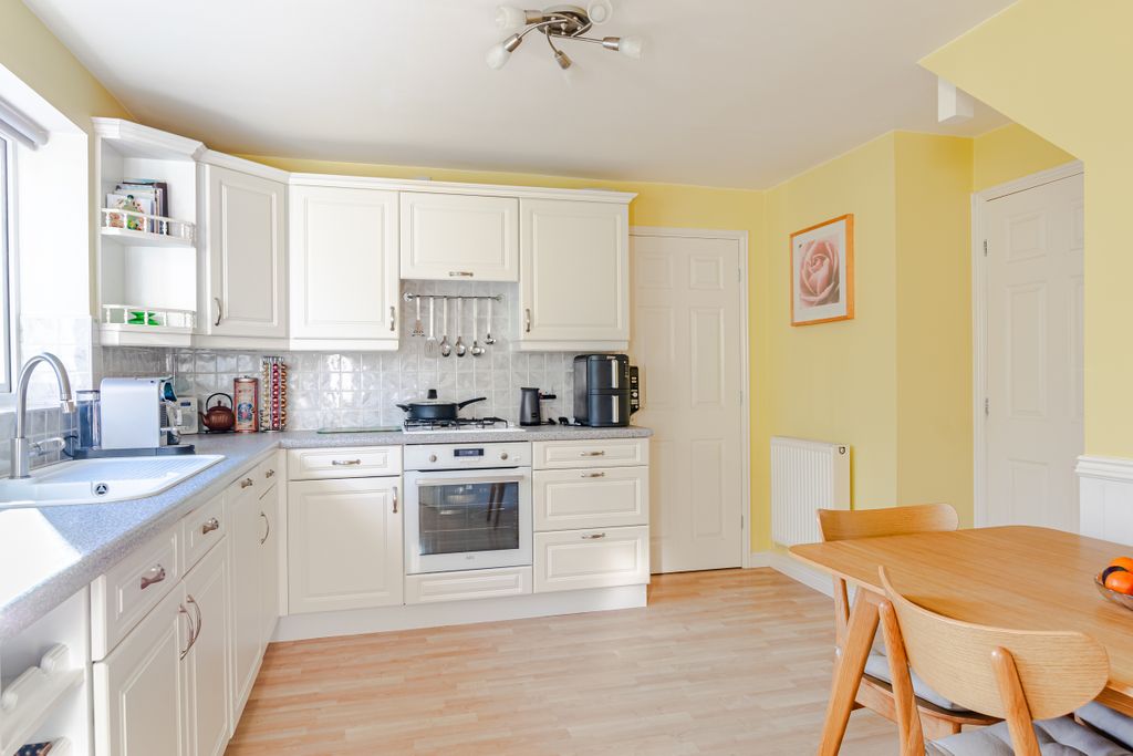 Property photo 3 of 24 Kitchen2