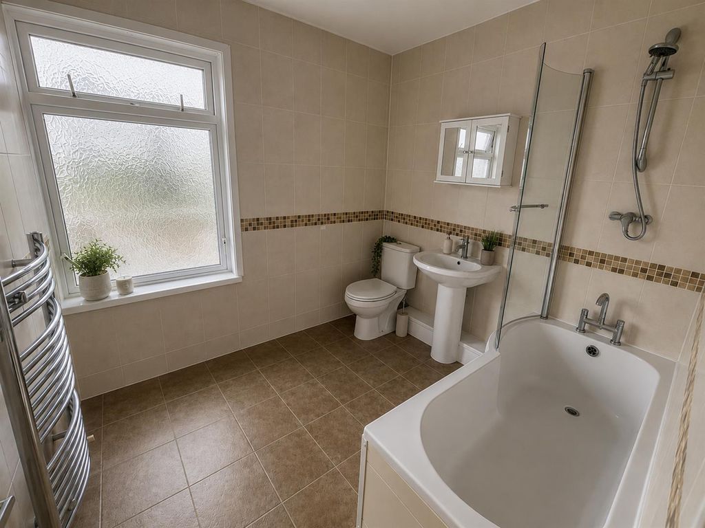 3 bed flat for saleAlexandra Road, Gorseinon, Swansea SA4 photo 4