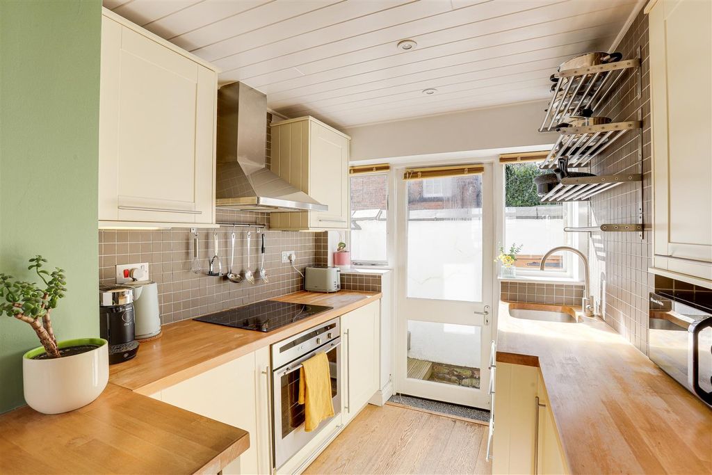 Property photo 3 of 17 5318.Jpg