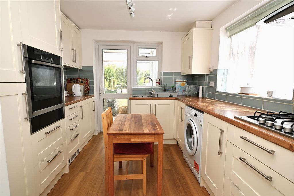 Property photo 2 of 16 Kitchen