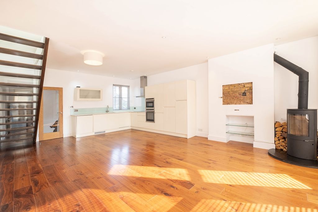 Property photo 1 of 10 Kitchen