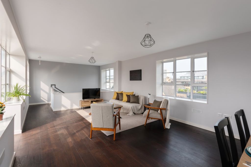 Property photo 1 of 28 Apartment 5, 14 M...