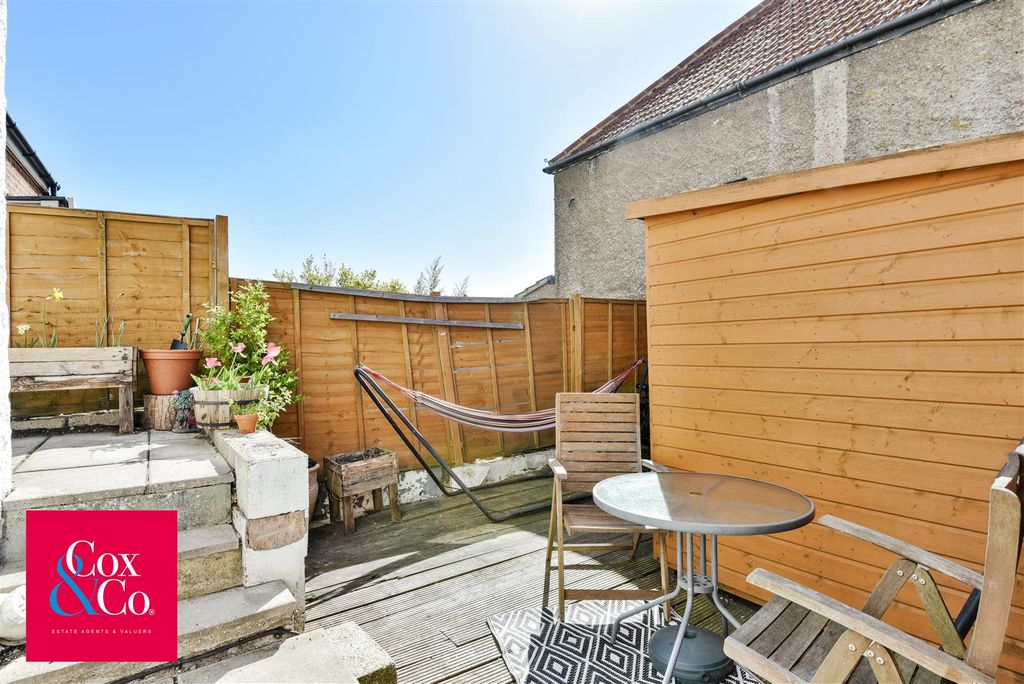 Property photo 3 of 15 81L_5985.Jpg