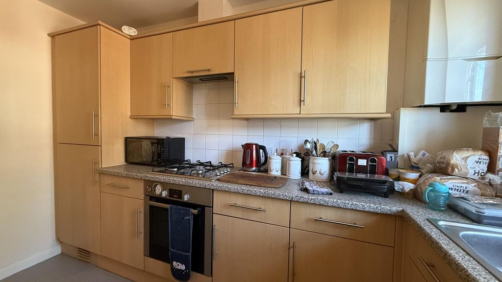 Property photo 3 of 10 Kitchen