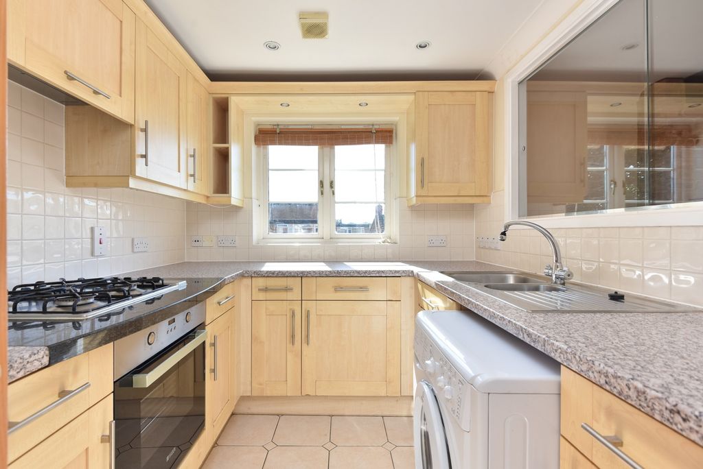 Property photo 3 of 8 2279896