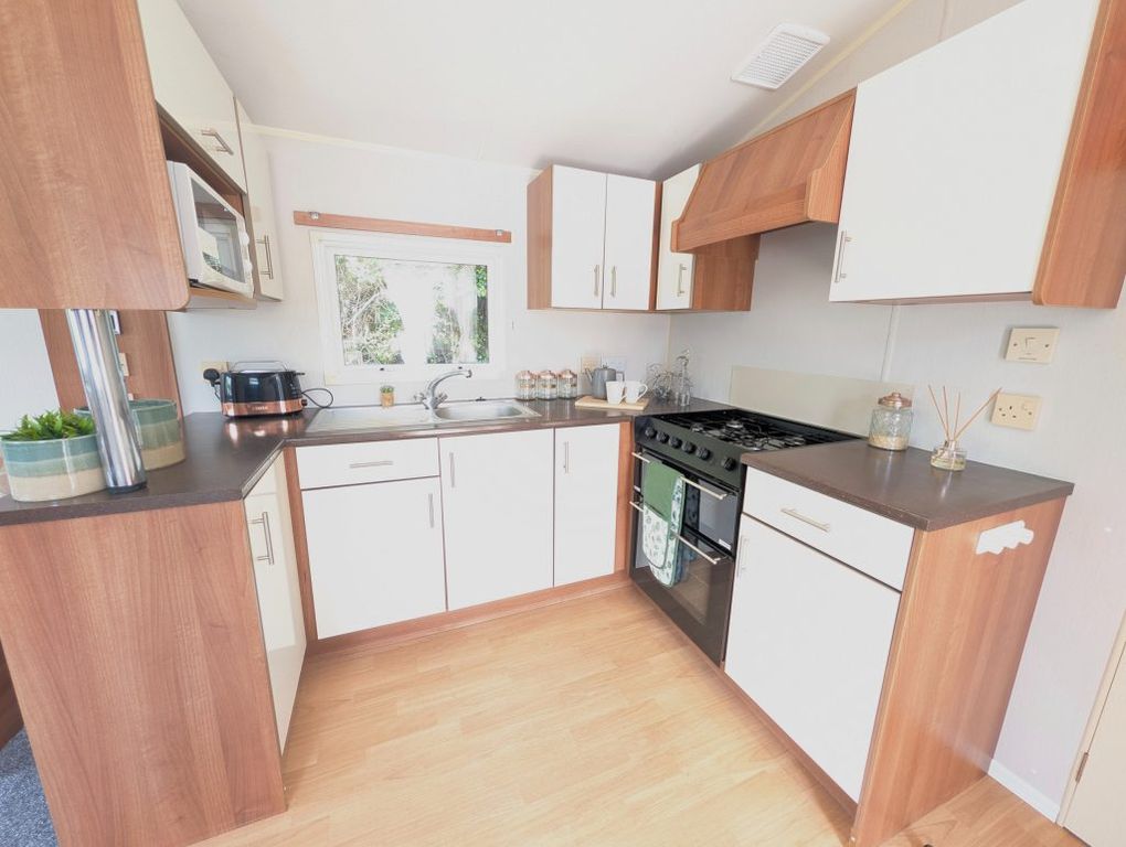 Property photo 2 of 7 Willerby Caledonia 2016 Car0021362 141137333.Jpeg