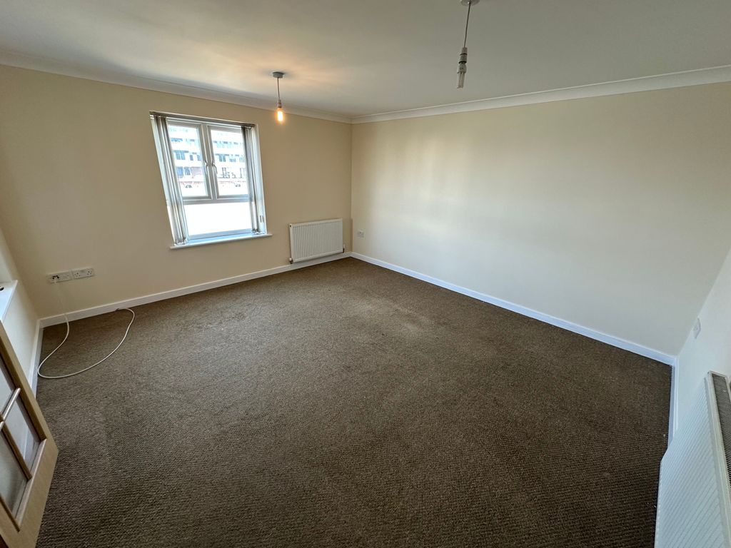 Property photo 3 of 10 Living Room