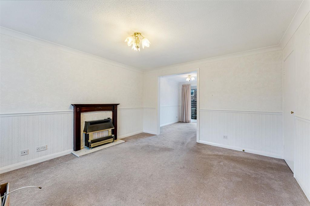 Property photo 3 of 25 22 Hawthorne Drive-21.Jpg