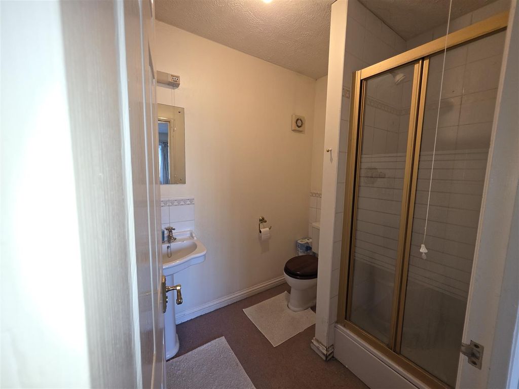 Property photo 2 of 10 Shower