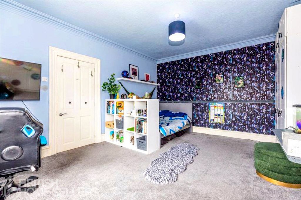 Property photo 2 of 19 13