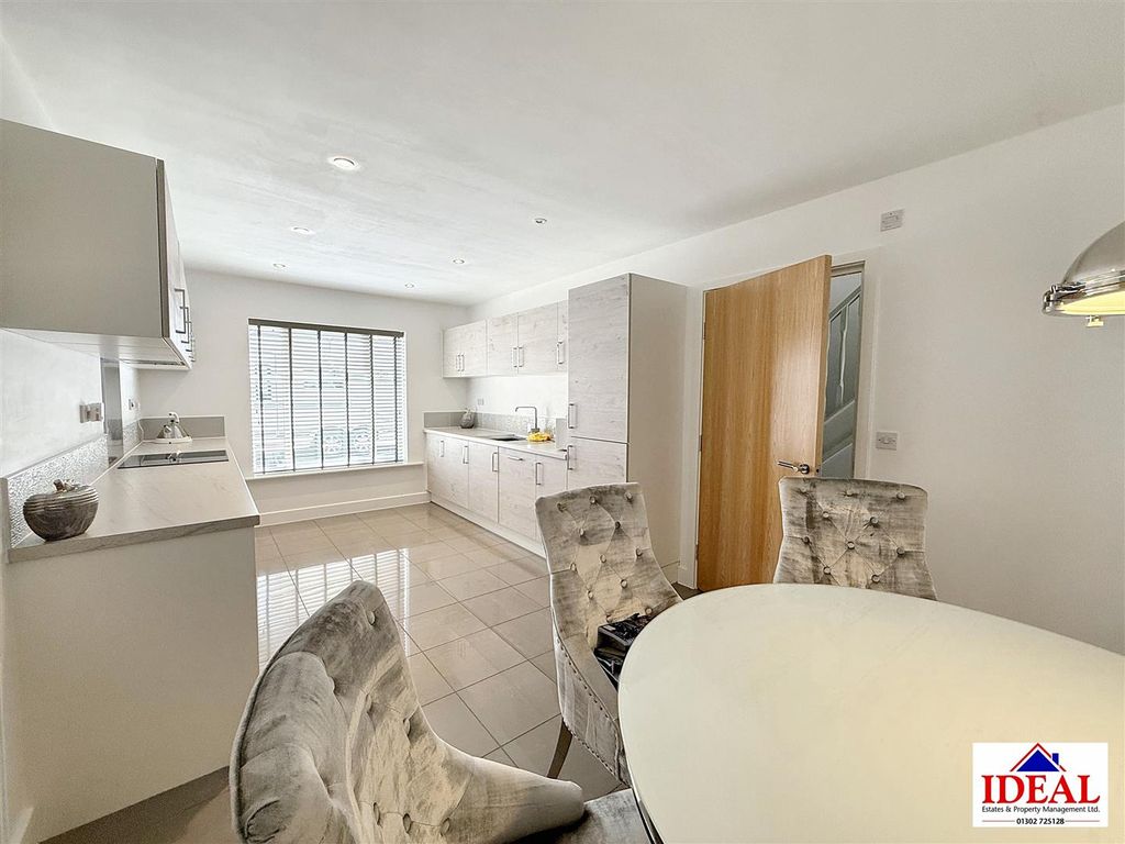 Property photo 3 of 14 Image00004 (1).Jpg