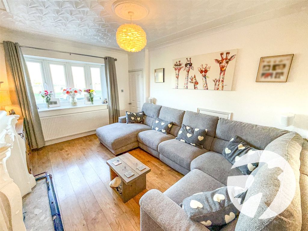 Property photo 2 of 16 Picture No. 12