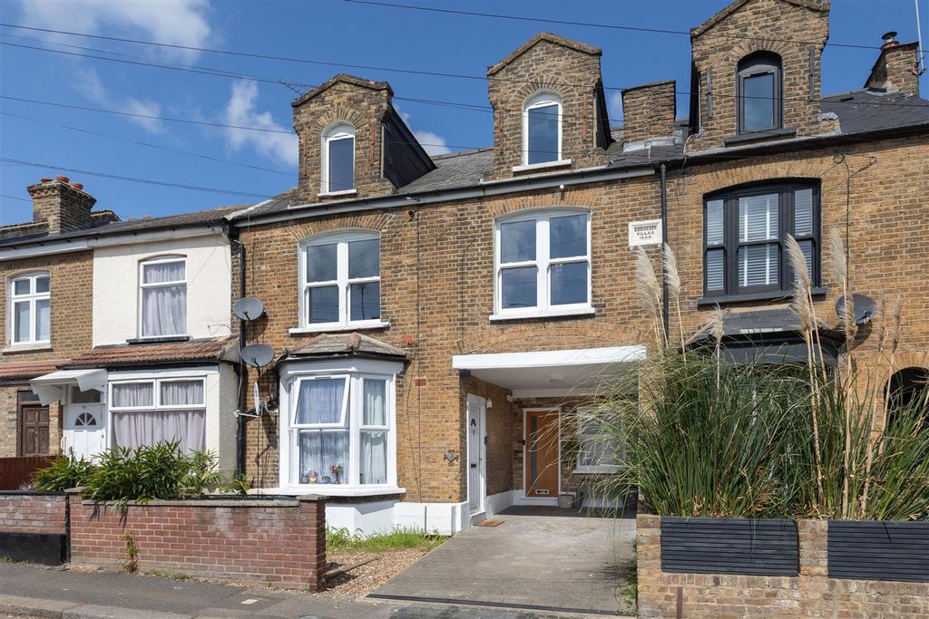 Property photo 1 of 45 Maynard Road, E17