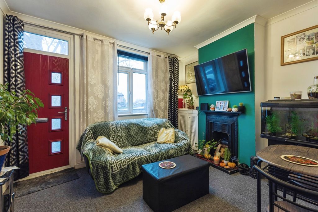 Property photo 3 of 10 Pbox-Img.Jpg