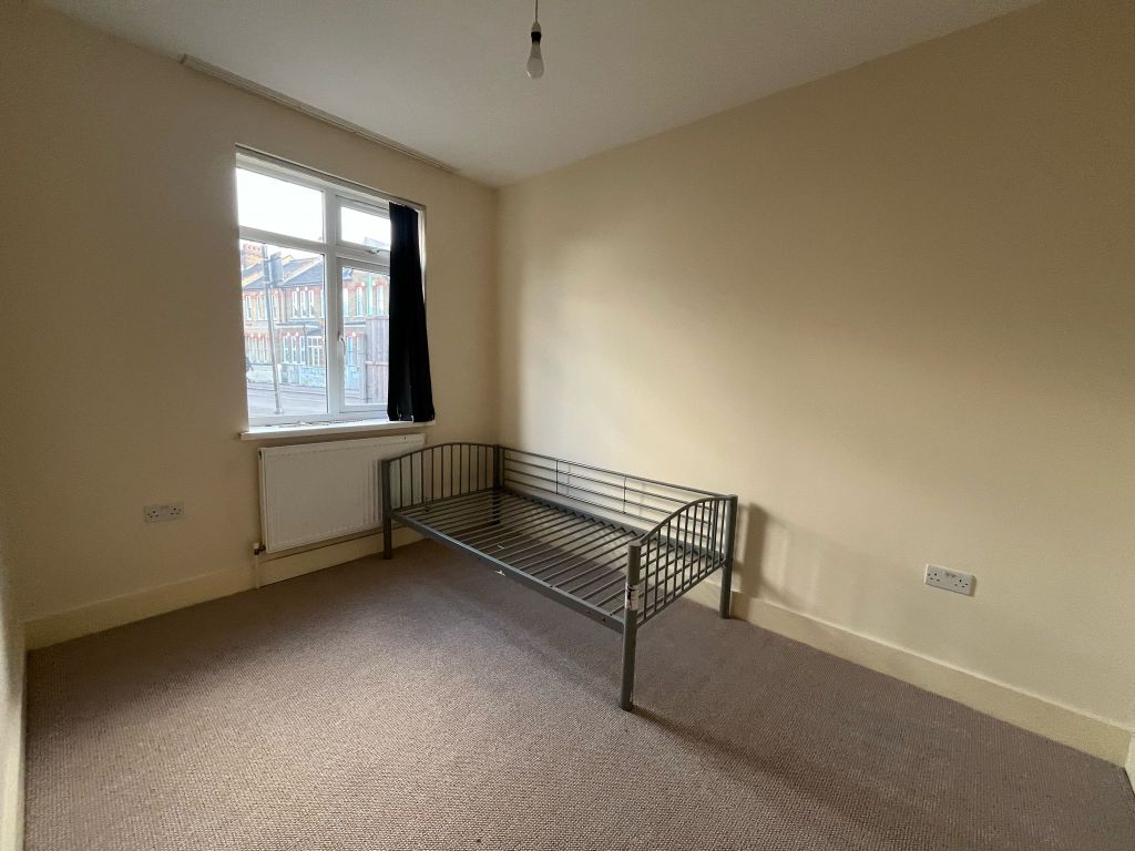 Property photo 3 of 14 Room 2
