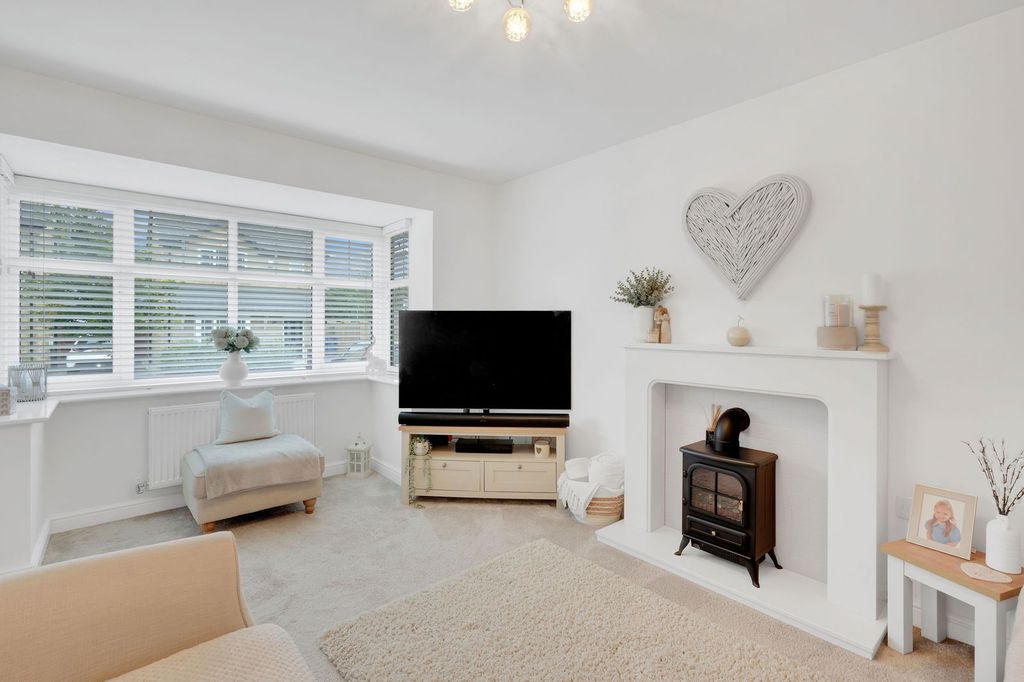 Property photo 2 of 31