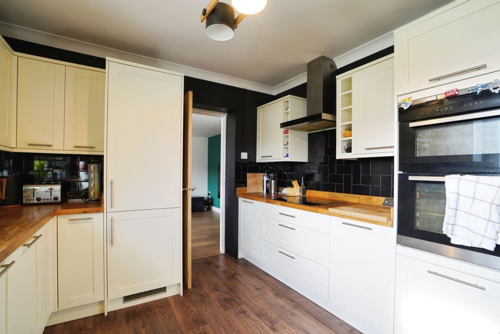 Property photo 3 of 17 Photo